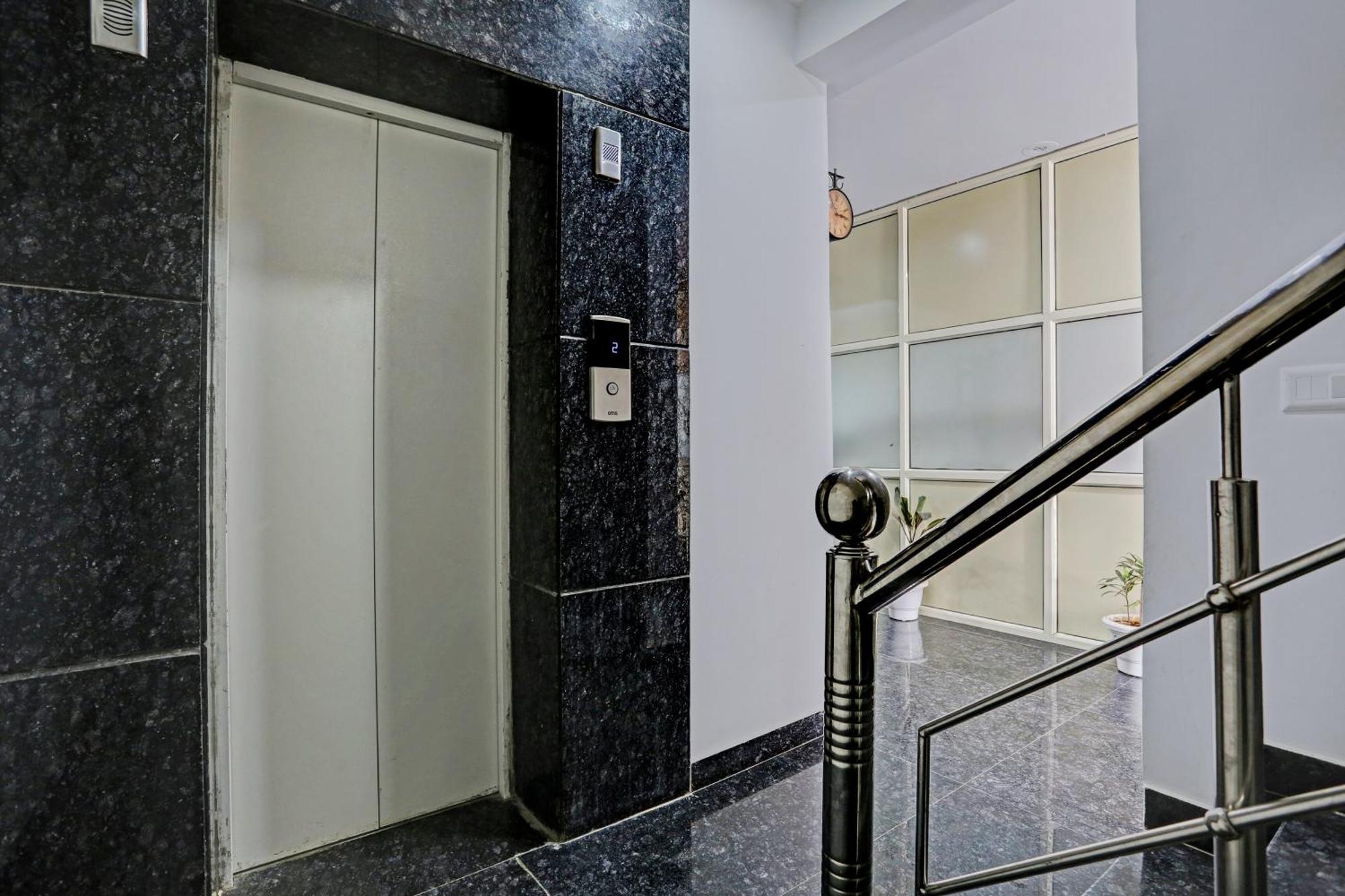 Hotel O Vikrant Residency Gurgaon Buitenkant foto